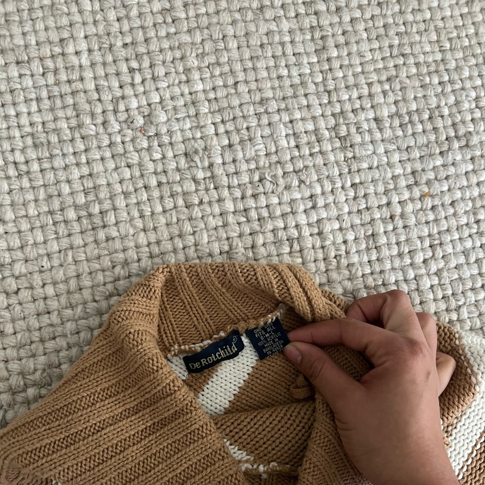 DeRotChild Vintage White and Beige knit poncho - Picture 5 of 5
